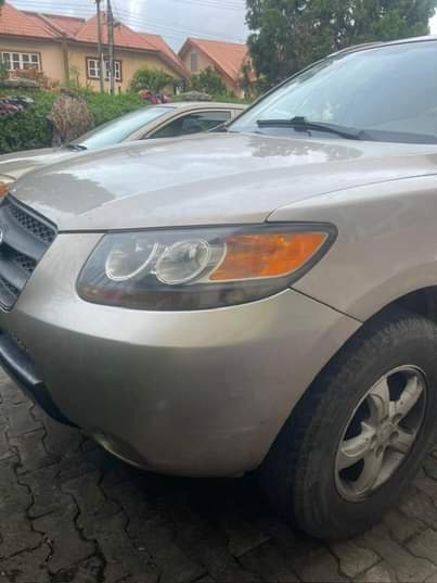 A picture of Super clean 07 Hyundai Santa Fe super clean first body