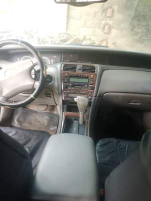 A picture of 2000 Toyota Avalon 2000