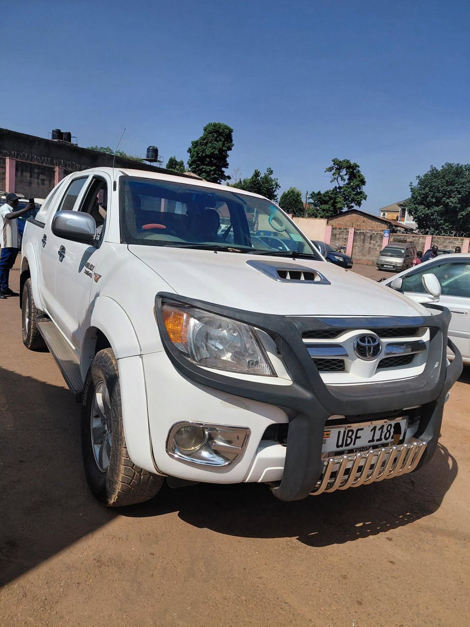 A picture of Hilux Vigo Diesel Auto 0759700430