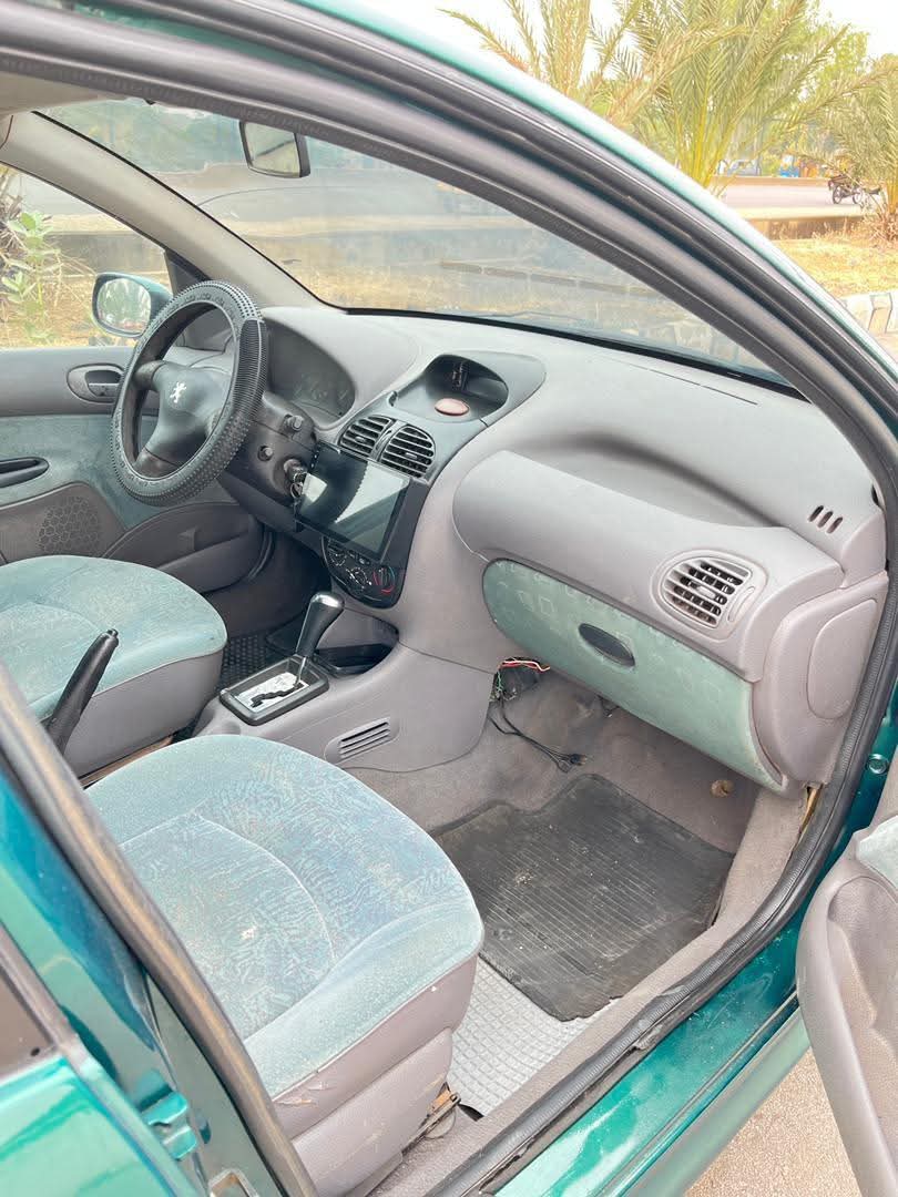 A picture of 2003 Peugeot 206
