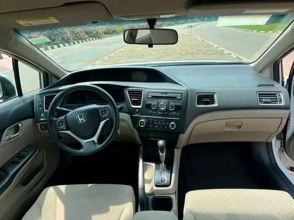 A picture of NGN11 500 000 Honda Civic 2014 MODEL