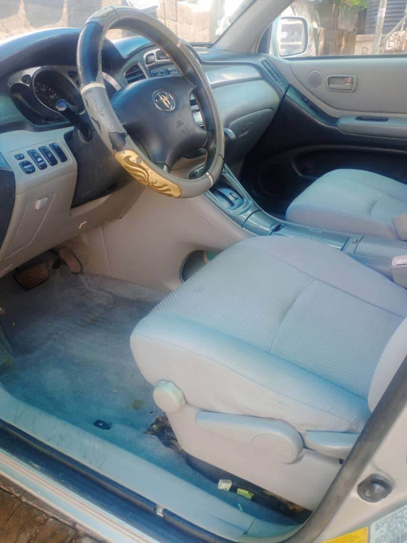 A picture of Toyota Highlander 2005 distress sales