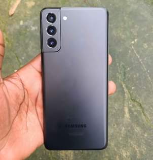 A picture of Samsung galaxy s21 5G Price 475 000 Only