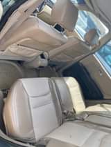 A picture of Toyota Highlander 2005 model Untampered engine Leather interior Open sunroof