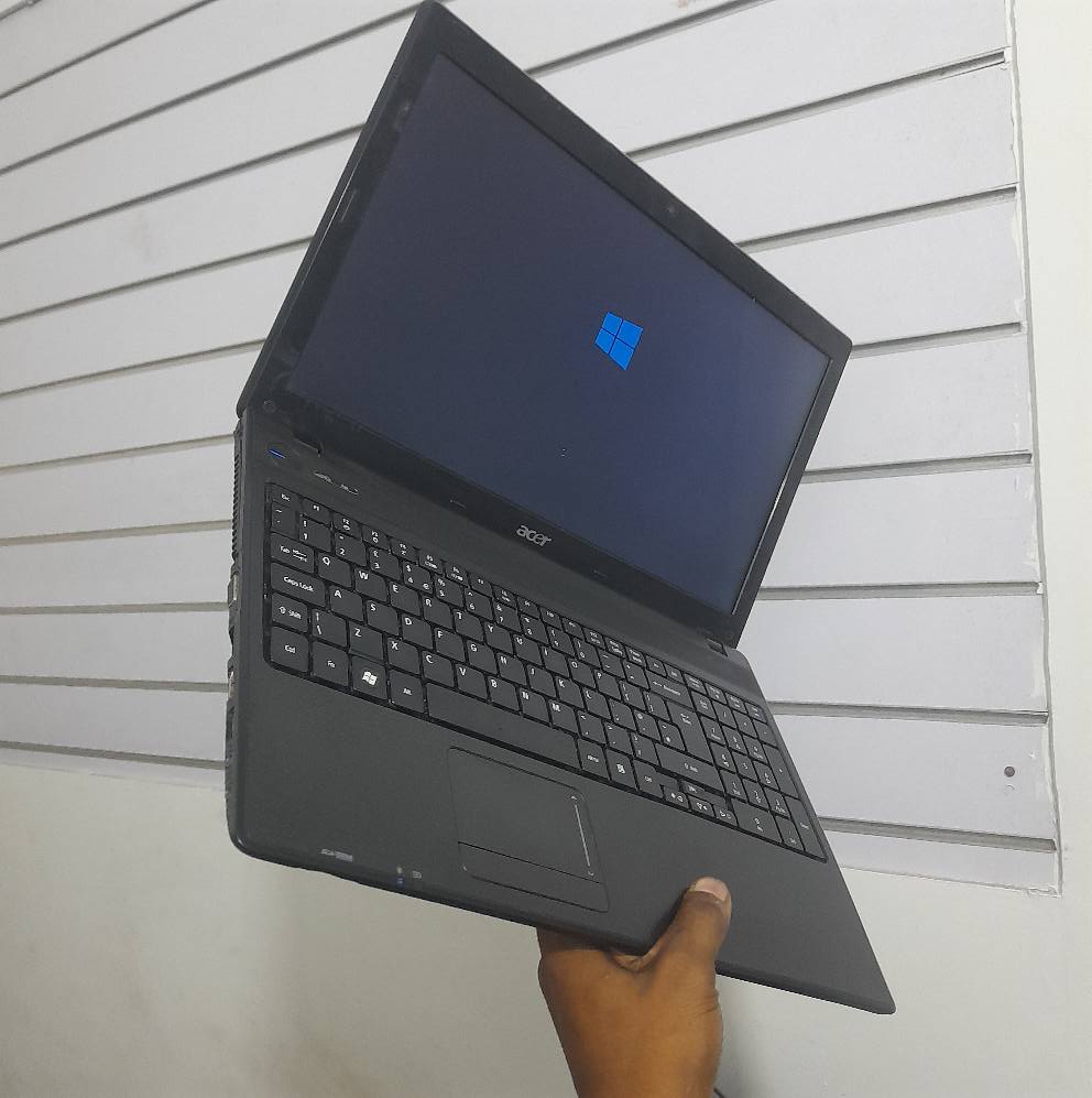 A picture of slim laptop acer core 2duo