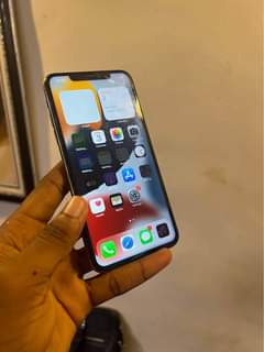 A picture of iPhone 11promax with Face ID 64gib