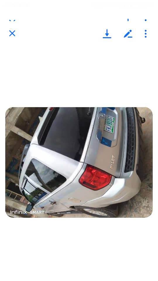 A picture of Honda pilot 04 first body