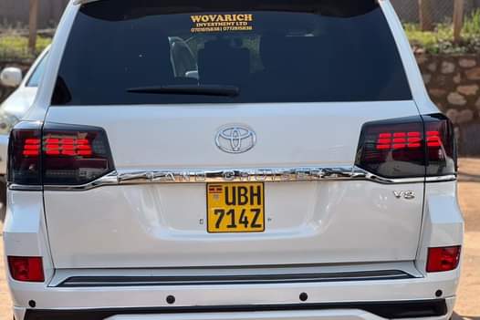 A picture of TOYOTA LAND CRUISER