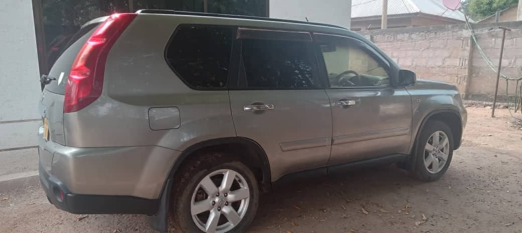 A picture of Nissan extrail inauzwa 10mln