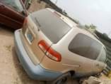 A picture of Toyota Sienna 02 engine knocked