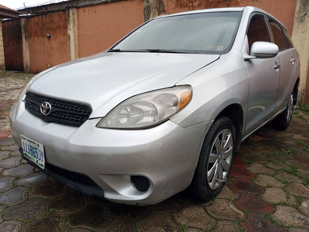 A picture of Toyota Matrix 2005 4.2 negotiable First body Engine gear AC