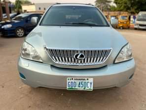 A picture of Tok standard Lexus Rx330 2005 model registered Excellent engine and