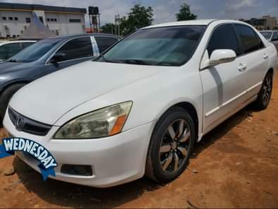 A picture of Extremely super sharp 07 Honda Accord DC complete buy and