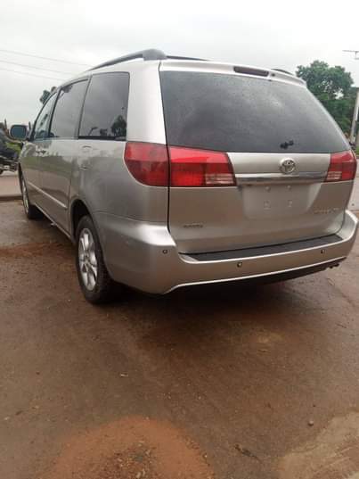 A picture of Neatly Used Toyota Sienna XLE 2005 Model With Untempered Engine