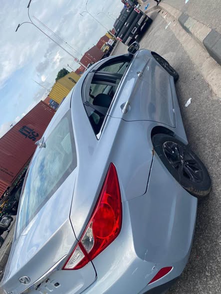 A picture of Hyundai sonata 2014 v4