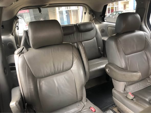 A picture of Toyota sienna few months used for sale price 9 5m