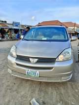 A picture of Toyota sienna 2005 model 07061491876