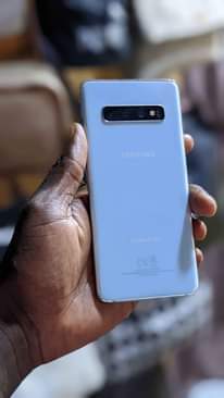 A picture of Samsung s10 mpya kabisa Mali yangu halali Ram 8 Storage