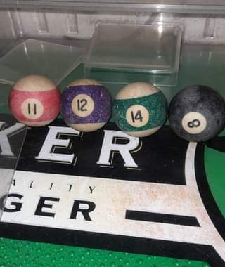 A picture of Pool table balls