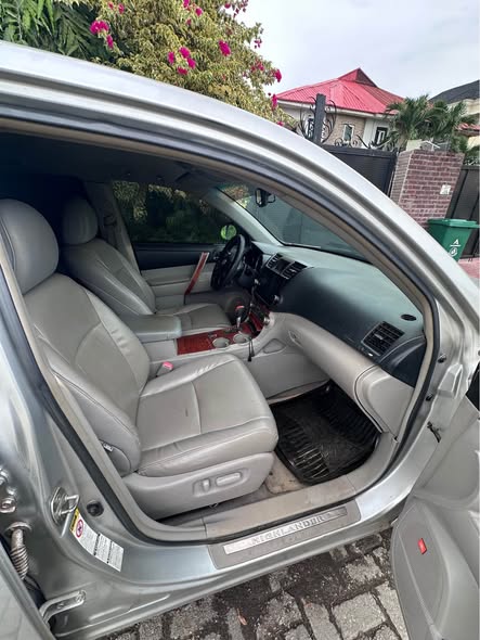 A picture of 2009 Toyota Highlander thumb start 7 700 000