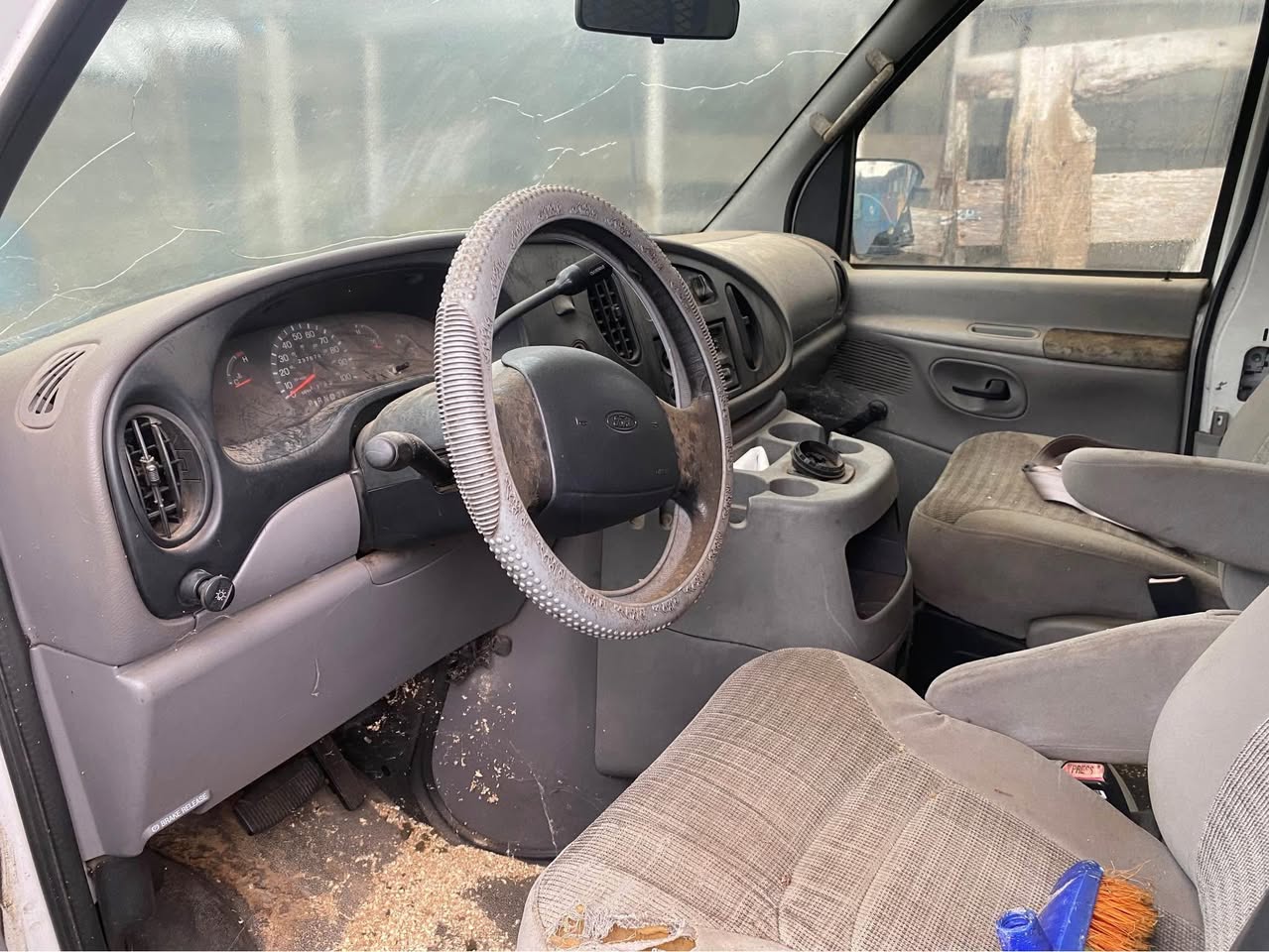 A picture of Ford E350 Van