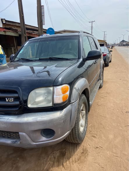 A picture of FIRST BODY TOYOTA SEQUOIA 2004 08146046104