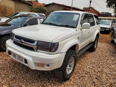 A picture of Toyota Surf SSR 35 million ugx 0701573165