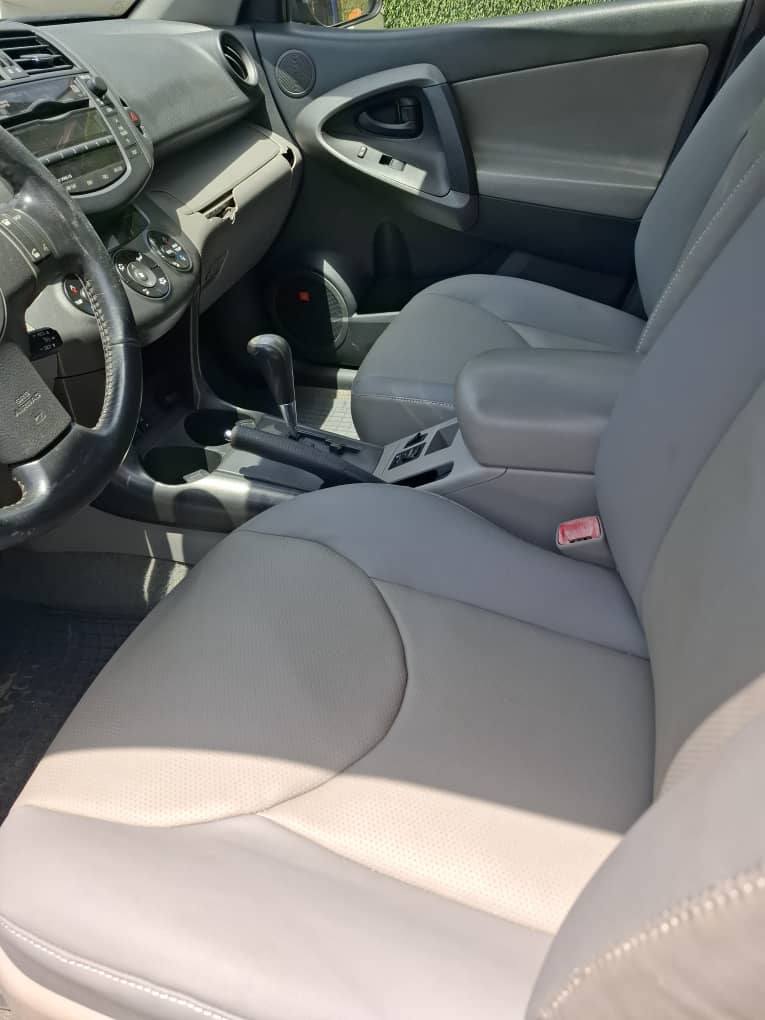 A picture of TOYOTA RAV4 2010 MODEL....GREY COLOR V6 ENGINE THOMBSTART