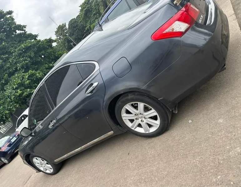 A picture of Good deal Clean 2009 upgraded to 2016 Lexus Es350 with