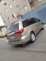 A picture of Trust MaxwellAutos for legitimate cars Sharp Toyota Sienna 2005 bought