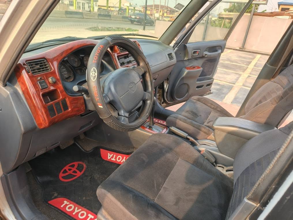 A picture of TOYOTA RAV4