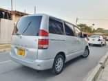 A picture of TOYOTA NOAH