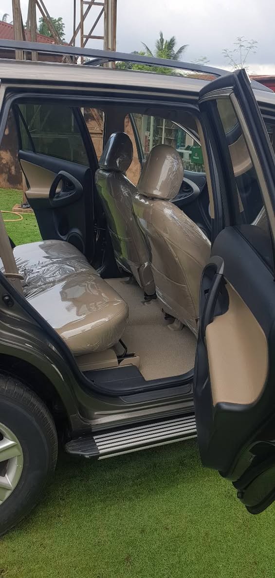 A picture of Very sharp tokumbo 2011 Toyota Rav4