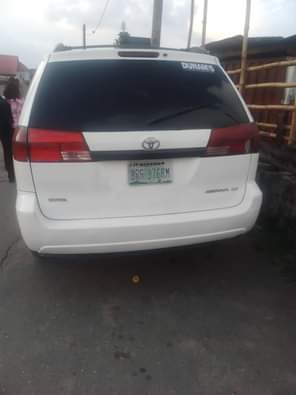 A picture of Yes Toyota Sienna 2006 model Engine and gear sound Body
