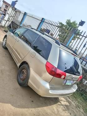 A picture of URGENT SALE Clean Reg 07 Toyota Sienna first body first