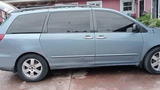 A picture of SHARPEST TOYOTA SIENNA 2005 MODEL LOCATION IS PORT HARCOURT 4