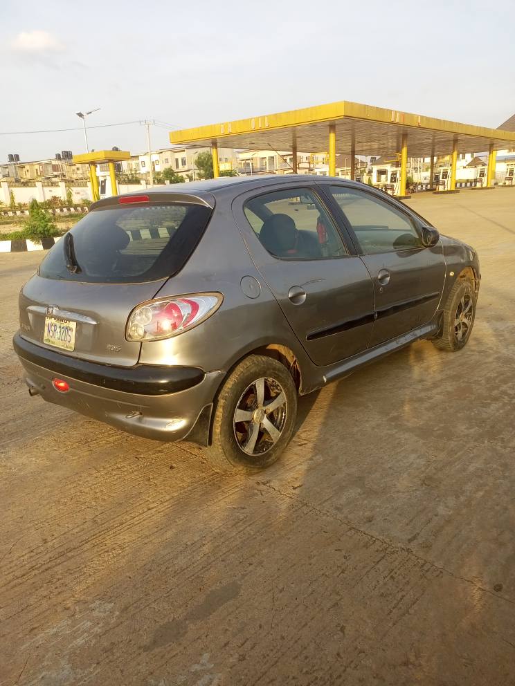 A picture of Dan alimajiri auto O8146111975
