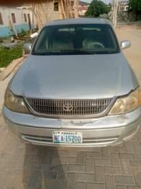 A picture of Toyota Avalon 03