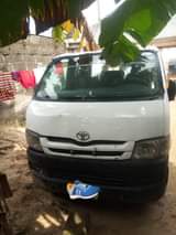 A picture of 1m dealer s food Toyota hummer 1 with 2TR engine