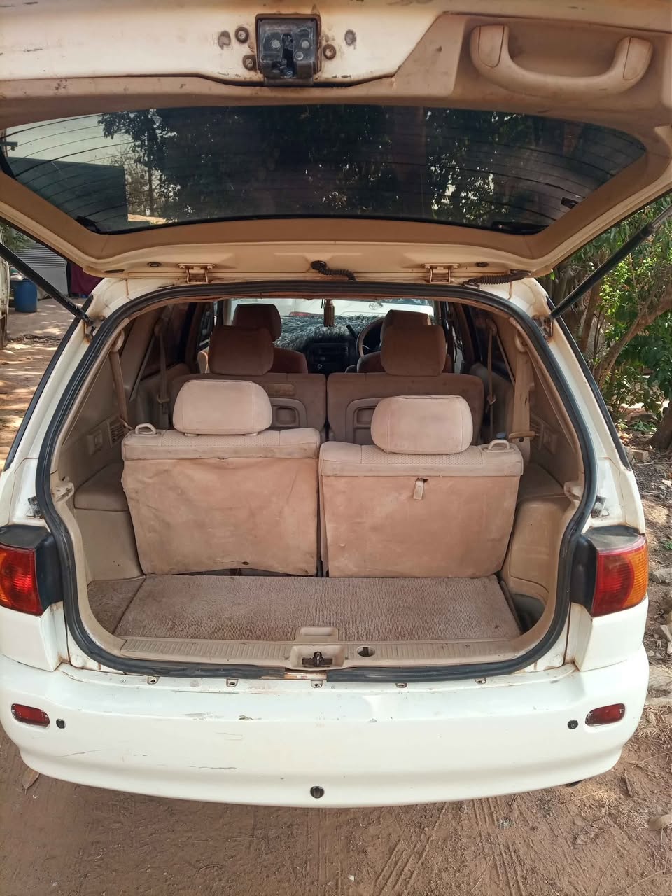 A picture of A White Toyota IPsum
