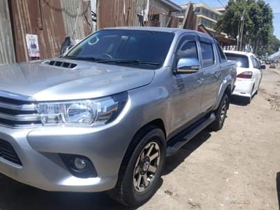 A picture of 2015 TOYOTA HILUX DOUBLE CABIN