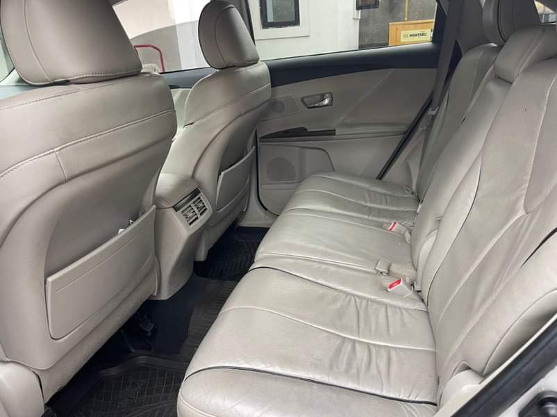 A picture of BELGIUM GRADE 2010 MODEL TOYOTA VENZA CONDITION Nigerian used Keyless