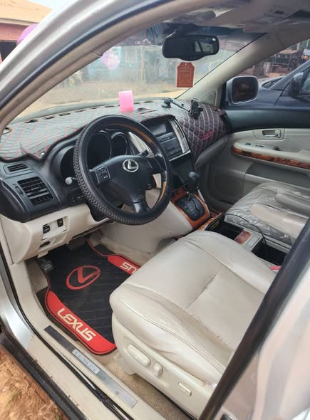 A picture of Lexus Rx330 Jeep