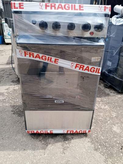 A picture of Ignis made in Italy 4 burners gas cooker oven with