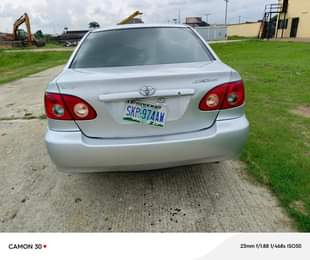 A picture of 2004 TOYOTA COROLLA