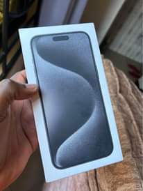 A picture of Iphone 15 pro max 256