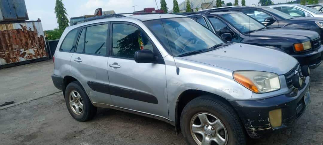 A picture of 03 rav4 for sale car engine is tapping going for