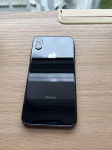 A picture of iPhone X 64gb neat and clean