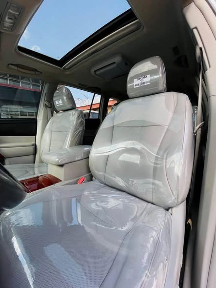 A picture of HERES ANOTHER UNIT OF FEW MONTHS DRIVEN TOYOTA HIGHLANDER 2012