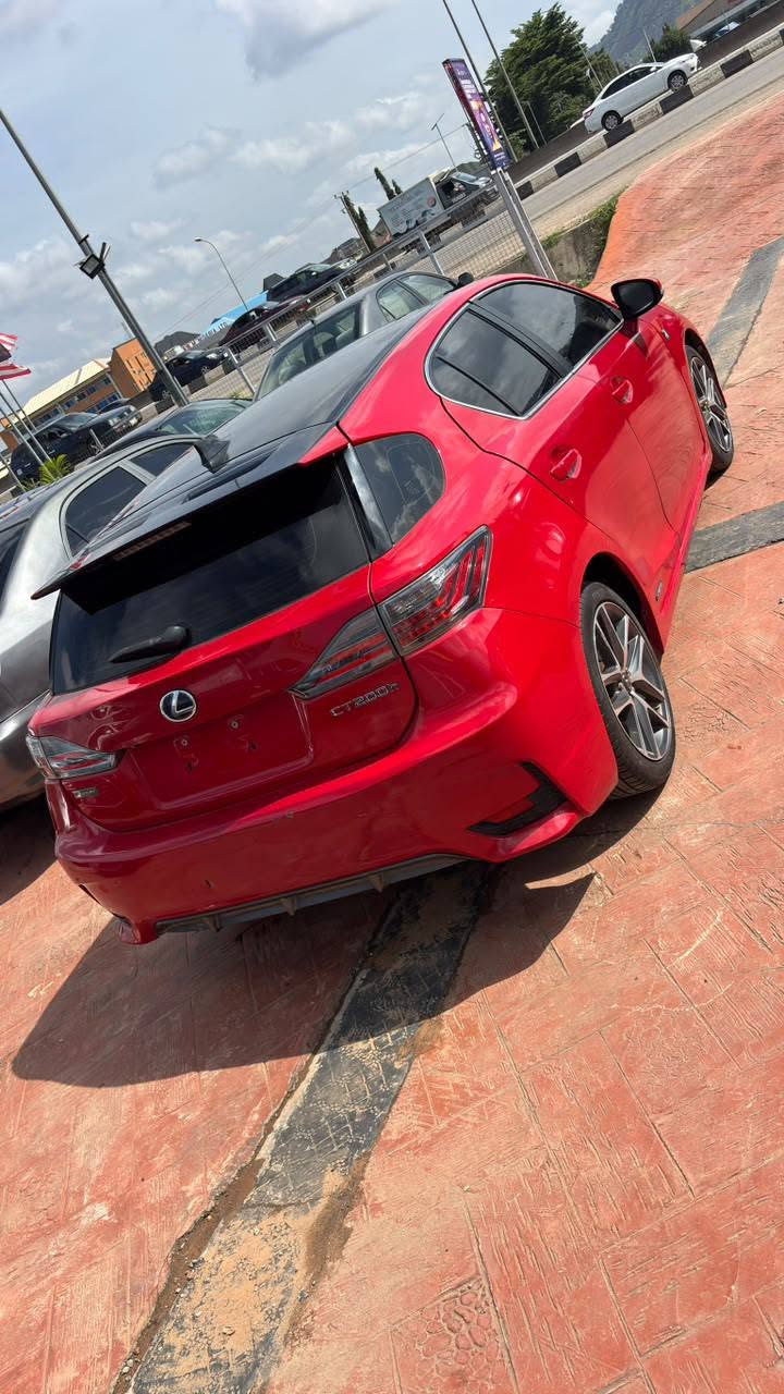 A picture of LEXUS CT 200H